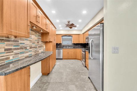 Villa ou maison à louer à Hollywood, Floride: 4 chambres, 159.51 m2 № 1965537 - photo 7