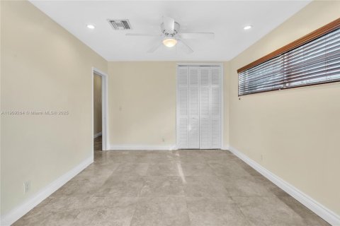 Villa ou maison à louer à Hollywood, Floride: 4 chambres, 159.51 m2 № 1965537 - photo 25