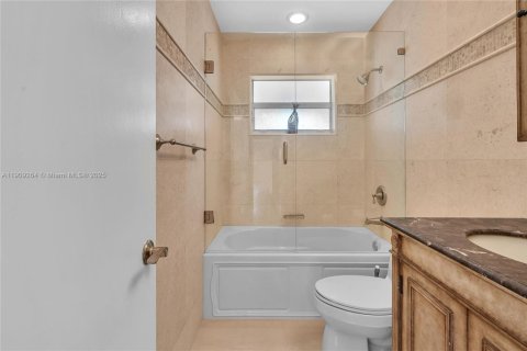 Villa ou maison à louer à Hollywood, Floride: 4 chambres, 159.51 m2 № 1965537 - photo 27