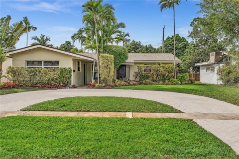 Villa ou maison à louer à Hollywood, Floride: 4 chambres, 159.51 m2 № 1965537 - photo 1
