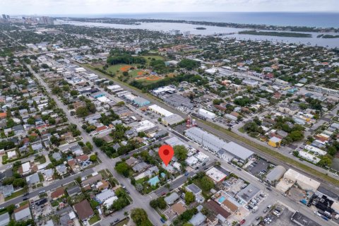 Casa en venta en West Palm Beach, Florida, 3 dormitorios, 123.93 m2 № 2175336 - foto 2