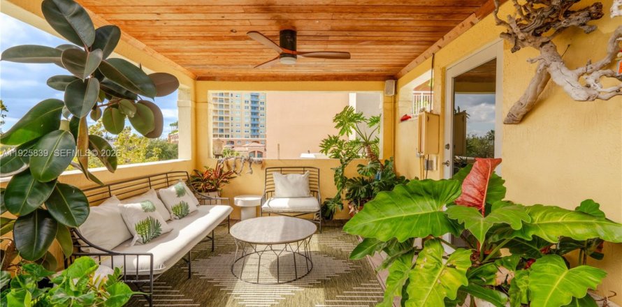 Кондоминиум с 3 спальнями в Майами-Бич, Флорида № 2053507