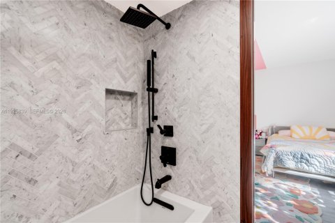 Купить кондоминиум в Майами-Бич, Флорида 3 спальни, 196.95м2, № 2053507 - фото 24