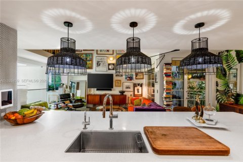 Купить кондоминиум в Майами-Бич, Флорида 3 спальни, 196.95м2, № 2053507 - фото 11