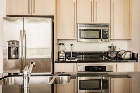 Condominio en alquiler en Miami, Florida, 2 dormitorios, 102.84 m2 № 1999807 - foto 11