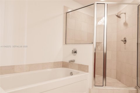 Condominio en alquiler en Miami, Florida, 2 dormitorios, 102.84 m2 № 1999807 - foto 23
