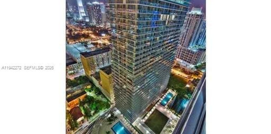 Condominio en Miami, Florida, 2 dormitorios  № 1999807