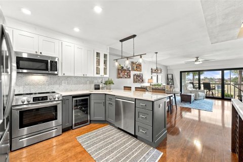 Condo in Tierra Verde, Florida, 3 bedrooms  № 2386120 - photo 21