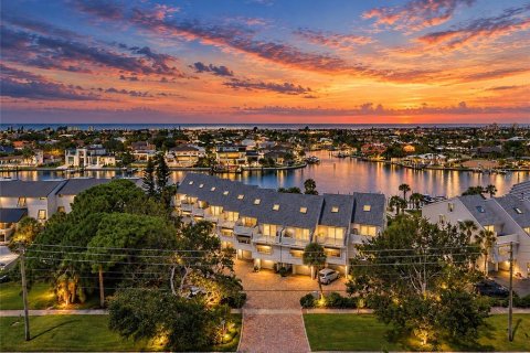 Condo in Tierra Verde, Florida, 3 bedrooms  № 2386120