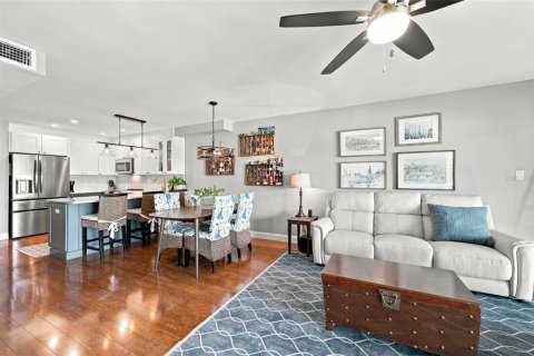 Condo in Tierra Verde, Florida, 3 bedrooms  № 2386120 - photo 17