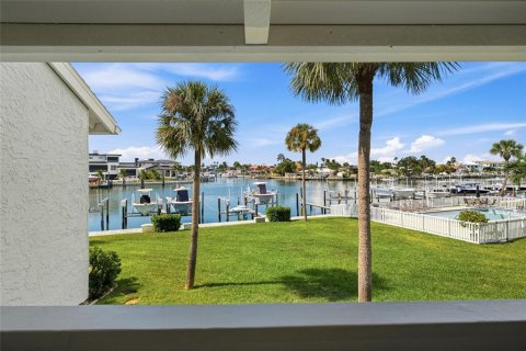 Condo in Tierra Verde, Florida, 3 bedrooms  № 2386120 - photo 14