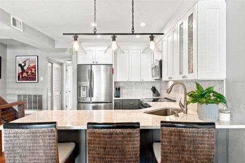 Condo in Tierra Verde, Florida, 3 bedrooms  № 2386120 - photo 23