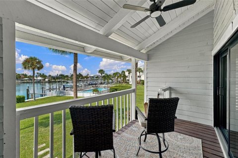 Condo in Tierra Verde, Florida, 3 bedrooms  № 2386120 - photo 13