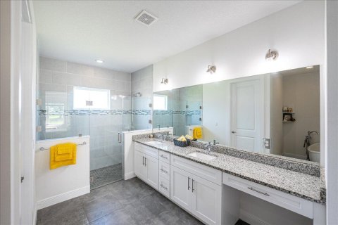 House in Port St. Lucie, Florida 4 bedrooms, 189.15 sq.m. № 2249778 - photo 18