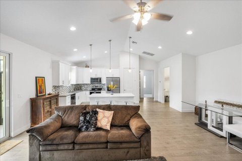 House in Port St. Lucie, Florida 4 bedrooms, 189.15 sq.m. № 2249778 - photo 10