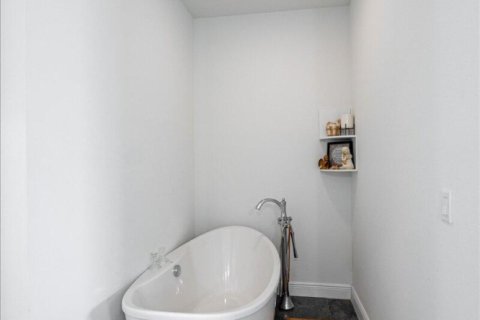 House in Port St. Lucie, Florida 4 bedrooms, 189.15 sq.m. № 2249778 - photo 20