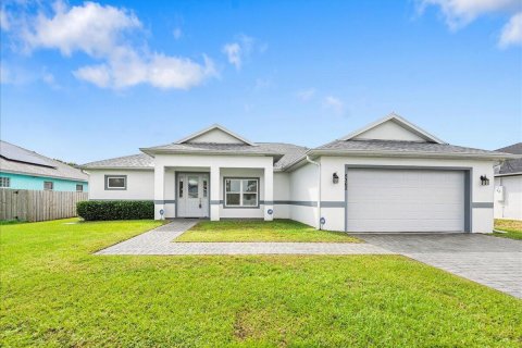 House in Port St. Lucie, Florida 4 bedrooms, 189.15 sq.m. № 2249778 - photo 3
