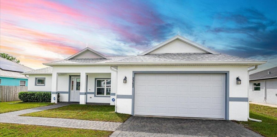 House in Port St. Lucie, Florida 4 bedrooms, 189.15 sq.m. № 2249778