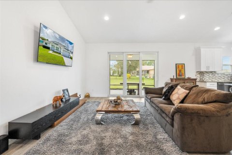 House in Port St. Lucie, Florida 4 bedrooms, 189.15 sq.m. № 2249778 - photo 9