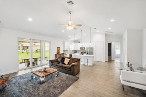 House in Port St. Lucie, Florida 4 bedrooms, 189.15 sq.m. № 2249778 - photo 7