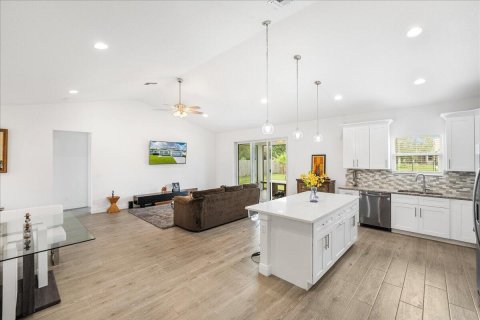 House in Port St. Lucie, Florida 4 bedrooms, 189.15 sq.m. № 2249778 - photo 15