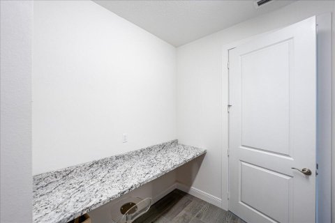 House in Port St. Lucie, Florida 4 bedrooms, 189.15 sq.m. № 2249778 - photo 30