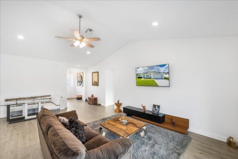 House in Port St. Lucie, Florida 4 bedrooms, 189.15 sq.m. № 2249778 - photo 8