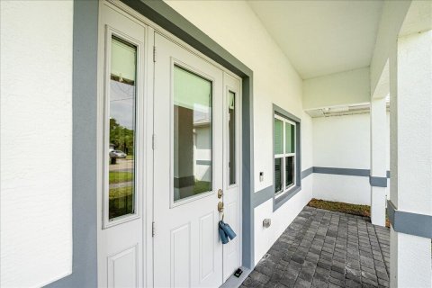 House in Port St. Lucie, Florida 4 bedrooms, 189.15 sq.m. № 2249778 - photo 5