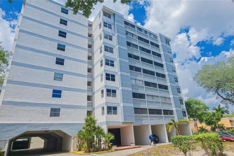 Copropriété à vendre à Lauderhill, Floride: 2 chambres, 144.93 m2 № 1934819 - photo 2