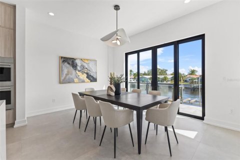 Villa ou maison à vendre à Saint Petersburg, Floride: 5 chambres, 521.65 m2 № 1439380 - photo 19