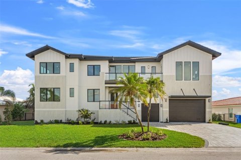 Villa ou maison à vendre à Saint Petersburg, Floride: 5 chambres, 521.65 m2 № 1439380 - photo 4
