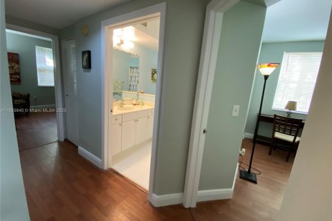 Condo in Sunny Isles Beach, Florida, 3 bedrooms  № 1818677 - photo 26