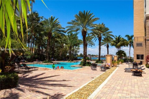 Condo in Sunny Isles Beach, Florida, 3 bedrooms  № 1818677 - photo 14