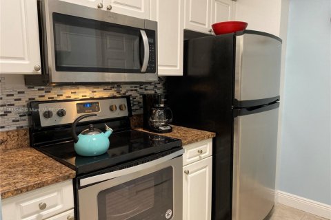 Condo in Sunny Isles Beach, Florida, 3 bedrooms  № 1818677 - photo 29