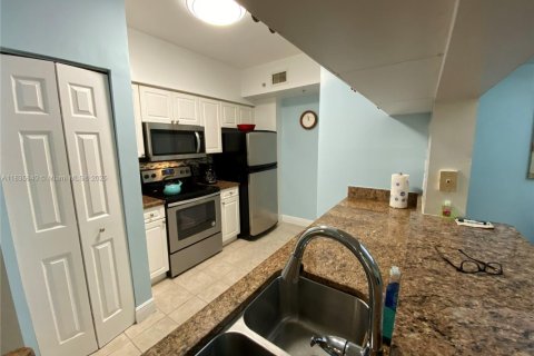 Condo in Sunny Isles Beach, Florida, 3 bedrooms  № 1818677 - photo 21