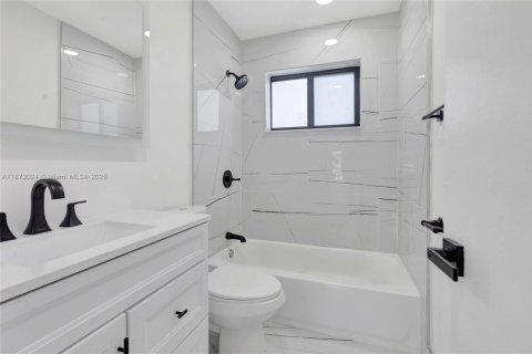 Купить виллу или дом в Лодердейл-Лейкс, Флорида 4 спальни, № 1895941 - фото 15