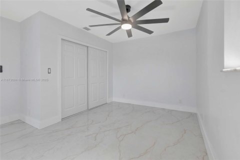 Купить виллу или дом в Лодердейл-Лейкс, Флорида 4 спальни, № 1895941 - фото 14