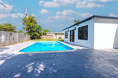 Купить виллу или дом в Лодердейл-Лейкс, Флорида 4 спальни, № 1895941 - фото 23