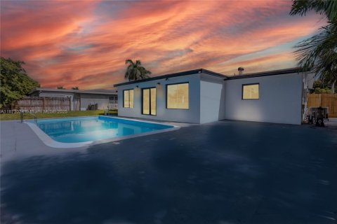 Купить виллу или дом в Лодердейл-Лейкс, Флорида 4 спальни, № 1895941 - фото 24