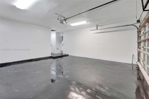 Купить виллу или дом в Лодердейл-Лейкс, Флорида 4 спальни, № 1895941 - фото 21