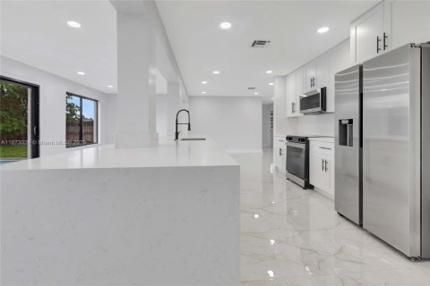 Купить виллу или дом в Лодердейл-Лейкс, Флорида 4 спальни, № 1895941 - фото 9