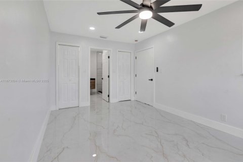 Купить виллу или дом в Лодердейл-Лейкс, Флорида 4 спальни, № 1895941 - фото 11