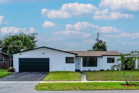 Купить виллу или дом в Лодердейл-Лейкс, Флорида 4 спальни, № 1895941 - фото 2