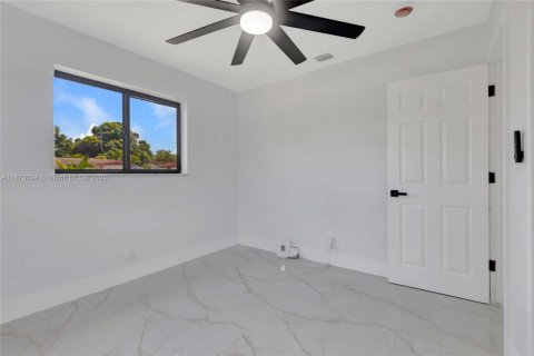 Купить виллу или дом в Лодердейл-Лейкс, Флорида 4 спальни, № 1895941 - фото 20