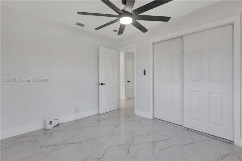 Купить виллу или дом в Лодердейл-Лейкс, Флорида 4 спальни, № 1895941 - фото 19