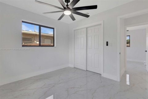 Купить виллу или дом в Лодердейл-Лейкс, Флорида 4 спальни, № 1895941 - фото 16