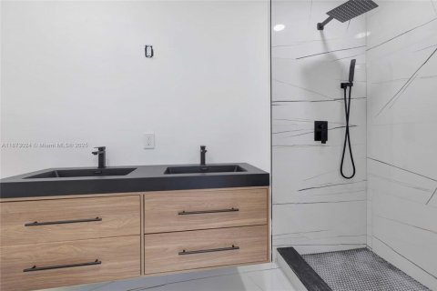 Купить виллу или дом в Лодердейл-Лейкс, Флорида 4 спальни, № 1895941 - фото 12