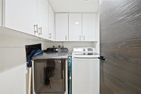 Condominio en venta en Aventura, Florida, 3 dormitorios, 159.23 m2 № 1962281 - foto 11