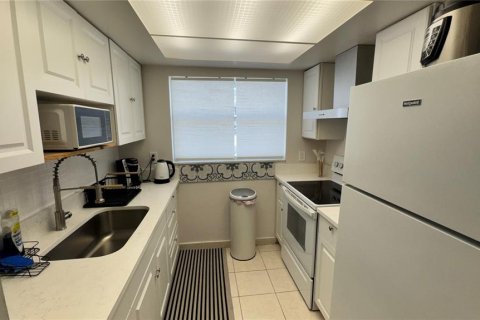 Condo in Clearwater, Florida, 1 bedroom  № 1808293 - photo 9
