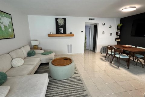 Condo in Clearwater, Florida, 1 bedroom  № 1808293 - photo 5